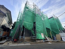 【東京都/世田谷区祖師谷】世田谷区祖師谷5丁目　2号棟 建築中の外観：全２棟／左側