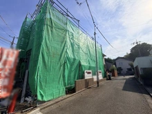 【東京都/世田谷区祖師谷】世田谷区祖師谷5丁目　1号棟 建築中の外観：全２棟／手前側