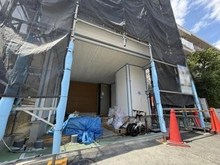 【東京都/足立区佐野】足立区佐野2丁目zero-e　A号棟 建築中の外観：全２棟／中央