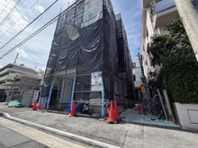 【東京都/足立区佐野】足立区佐野2丁目zero-e　A号棟 建築中の外観：全２棟／手前側
