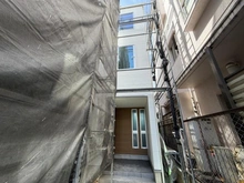 【東京都/足立区佐野】足立区佐野2丁目zero-e　B号棟 建築中の外観：全２棟／奥側