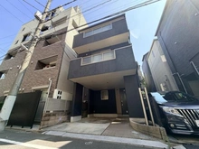 【東京都/足立区綾瀬】綾瀬1丁目戸建て 外観：写真中央