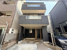 【東京都/足立区綾瀬】綾瀬1丁目戸建て 外観：写真中央