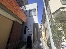 【東京都/足立区綾瀬】足立区綾瀬5丁目中古戸建 外観：写真中央（奥側）