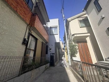 【東京都/足立区綾瀬】足立区綾瀬5丁目中古戸建 外観：写真中央（奥側）