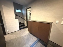 【東京都/港区三田】港区三田5丁目　新築戸建 収納：玄関収納
