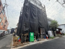 【東京都/足立区関原】関原2丁目新築戸建て 建築中の外観