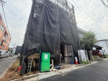 【東京都/足立区関原】関原2丁目新築戸建て 建築中の外観