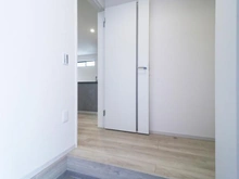 【神奈川県/相模原市緑区東橋本】相模原市緑区東橋本3丁目　新築一戸建て　1号棟 / 全2棟 玄関
