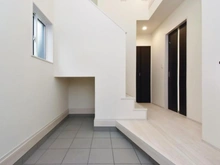 【東京都/町田市鶴川】町田市鶴川4丁目　新築一戸建て　2号棟 / 全2棟 玄関