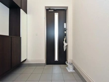 【東京都/町田市鶴川】町田市鶴川4丁目　新築一戸建て　2号棟 / 全2棟 玄関