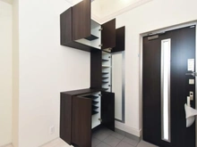 【東京都/町田市鶴川】町田市鶴川4丁目　新築一戸建て　2号棟 / 全2棟 玄関：収納