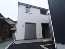 【神奈川県/相模原市中央区陽光台】相模原市中央区陽光台2丁目新築戸建　1号棟 外観：写真中央／全3棟