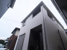 【神奈川県/相模原市中央区陽光台】相模原市中央区陽光台2丁目新築戸建　1号棟 外観：写真中央／全3棟