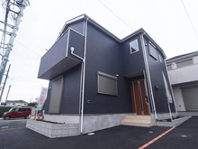 【神奈川県/相模原市中央区陽光台】相模原市中央区陽光台2丁目新築戸建　 2号棟 外観：写真中央／全3棟