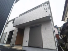 【神奈川県/相模原市中央区陽光台】相模原市中央区陽光台2丁目新築戸建　3号棟 外観：写真中央／全3棟