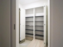 【神奈川県/相模原市中央区陽光台】相模原市中央区陽光台2丁目新築戸建　3号棟 玄関：収納