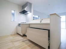 【神奈川県/相模原市中央区陽光台】相模原市中央区陽光台2丁目新築戸建　3号棟 キッチン：収納