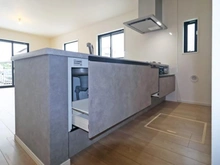 【神奈川県/座間市座間】座間市座間1丁目新築戸建　1号棟 キッチン：収納