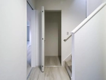 【神奈川県/座間市座間】座間市座間1丁目新築戸建　2号棟 廊下：収納