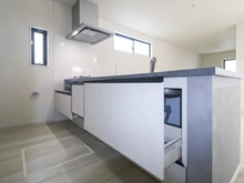 【神奈川県/座間市座間】座間市座間1丁目新築戸建　2号棟 キッチン：収納