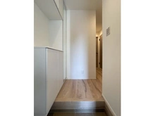 【神奈川県/大和市中央林間】大和市中央林間1丁目　新築戸建てA号棟 玄関