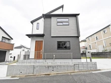 【東京都/町田市図師町】町田市図師町　新築一戸建て　1号棟 / 全6棟 外観：写真中央／全5棟