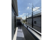 【神奈川県/厚木市妻田東】厚木市妻田東2丁目　新築戸建　1号棟 バルコニー