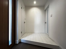 【神奈川県/大和市中央林間西】大和市中央林間西5丁目　1号棟 玄関