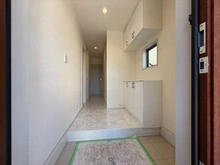 【神奈川県/海老名市東柏ケ谷】海老名市東柏ヶ谷5丁目　1号棟 玄関