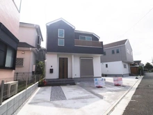 【東京都/町田市忠生】町田市忠生2丁目 新築一戸建て 1号棟 / 全3棟 外観:写真中央/全3棟