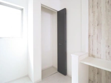 【東京都/町田市忠生】町田市忠生2丁目 新築一戸建て 2号棟 / 全3棟 リビング・ダイニング:収納