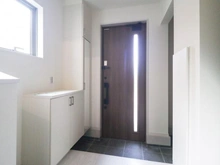 【東京都/町田市忠生】町田市忠生2丁目 新築一戸建て 2号棟 / 全3棟 玄関