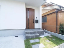 【東京都/町田市忠生】町田市忠生2丁目 新築一戸建て 2号棟 / 全3棟 玄関