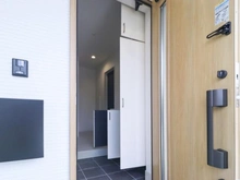 【神奈川県/相模原市南区麻溝台】相模原市南区麻溝台8丁目 新築一戸建て 1号棟 / 全2棟 玄関:収納