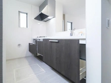 【神奈川県/相模原市南区麻溝台】相模原市南区麻溝台8丁目 新築一戸建て 1号棟 / 全2棟 キッチン:収納