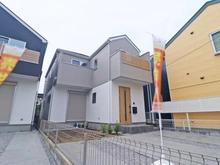 【神奈川県/相模原市南区麻溝台】相模原市南区麻溝台8丁目 新築一戸建て 2号棟 / 全2棟 建築中の外観：写真中央／全2棟