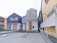 【神奈川県/相模原市南区麻溝台】相模原市南区麻溝台8丁目 新築一戸建て 2号棟 / 全2棟 建築中の外観：写真中央／全2棟