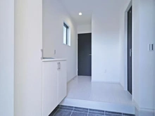 【神奈川県/相模原市南区麻溝台】相模原市南区麻溝台8丁目 新築一戸建て 2号棟 / 全2棟 玄関