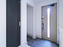 【神奈川県/相模原市南区麻溝台】相模原市南区麻溝台8丁目 新築一戸建て 2号棟 / 全2棟 玄関:シューズインクローゼット