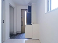 【神奈川県/相模原市南区麻溝台】相模原市南区麻溝台8丁目 新築一戸建て 2号棟 / 全2棟 玄関:収納