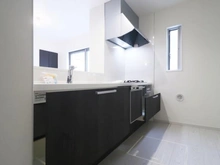 【神奈川県/相模原市南区麻溝台】相模原市南区麻溝台8丁目 新築一戸建て 2号棟 / 全2棟 キッチン:収納