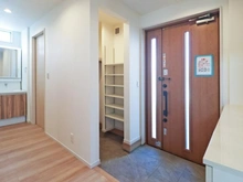 【神奈川県/相模原市中央区田名】相模原市中央区田名　新築戸建1号棟 玄関：シューズインクローゼット