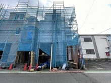 【神奈川県/相模原市緑区橋本】～新築戸建～ 相模原市緑区橋本8丁目　1号棟 建築中の外観：全３棟/中央