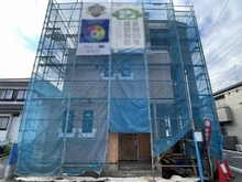 【神奈川県/相模原市緑区橋本】～新築戸建～ 相模原市緑区橋本8丁目　3号棟 建築中の外観：全３棟/中央
