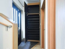【東京都/町田市小山町】町田市小山町　中古戸建て 玄関：収納