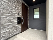 【神奈川県/海老名市上郷】海老名市上郷 3丁目　新築戸建て　2号棟 玄関