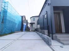 【神奈川県/相模原市緑区久保沢】相模原市緑区久保沢1丁目　新築一戸建て　No.3 / 全4区画 建築中の外観：写真右奥／全4棟