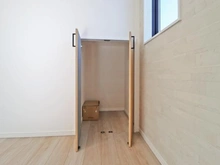 【神奈川県/相模原市緑区久保沢】相模原市緑区久保沢1丁目　新築一戸建て　No.3 / 全4区画 リビング・ダイニング：収納