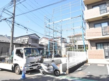 【神奈川県/大和市上草柳】大和市上草柳7丁目　新築一戸建て　2号棟 / 全2棟 建築中の外観：写真手前／全2棟